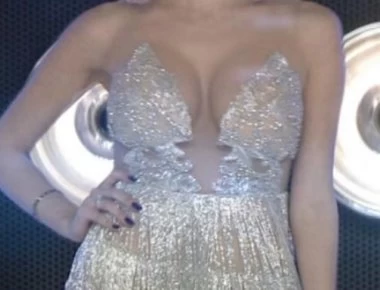 Βίντεο: Το αβυσσαλέο ντεκολτέ της καλεσμένης στο My Style Rocks προκάλεσε «εγκεφαλικά»!